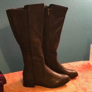 LB wide calf brown boot. Size 11